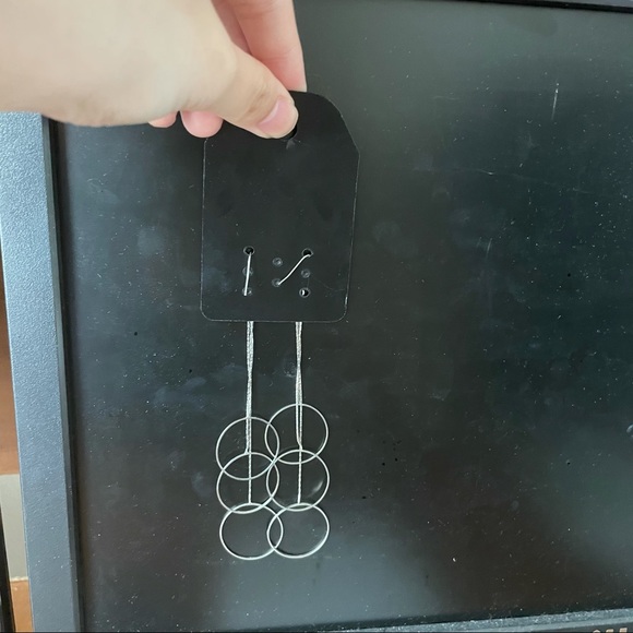 ‼️ CIRCLE DANGLY EARRINGS - Picture 3 of 5